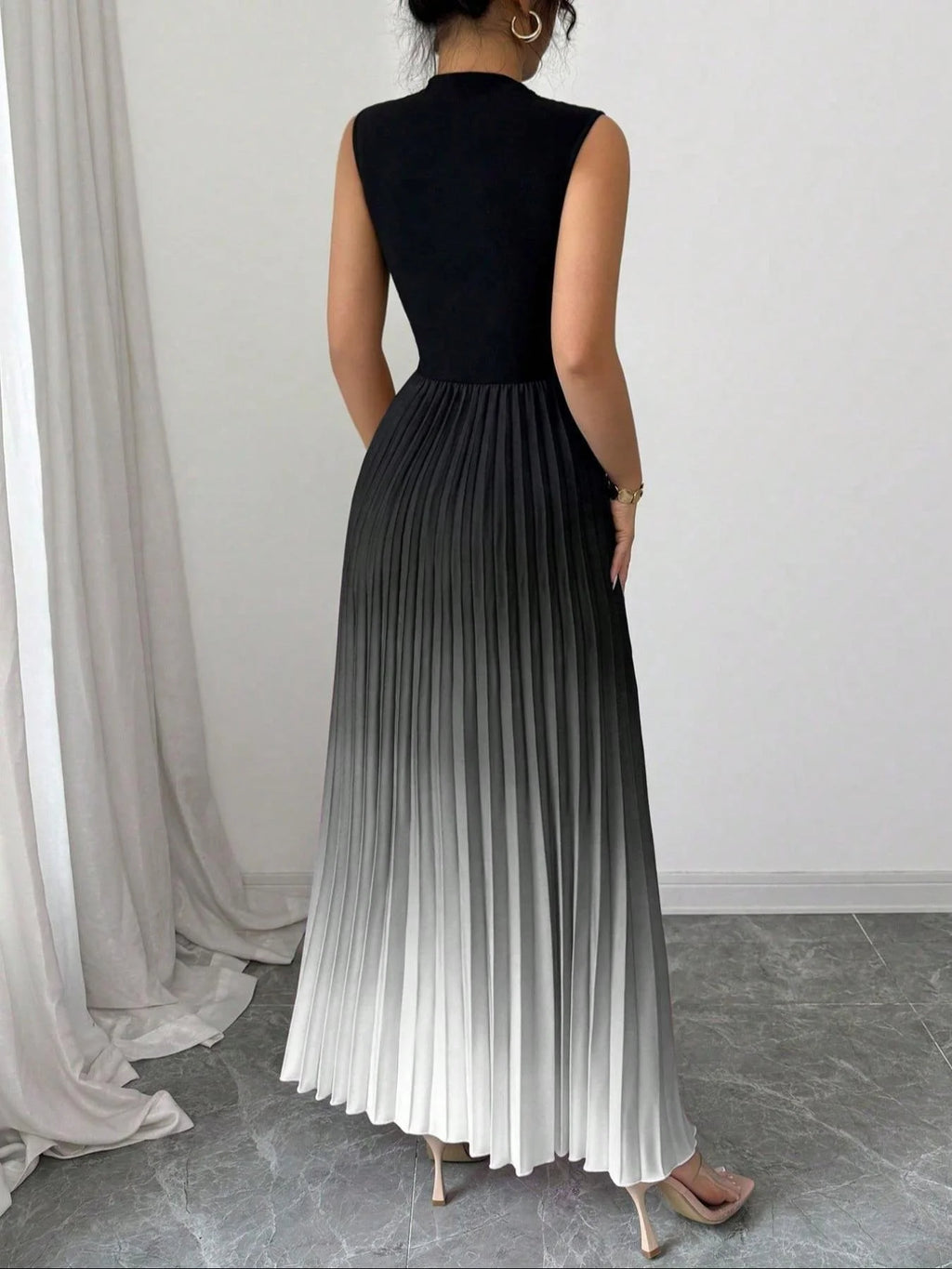 Elegant Gradient Pattern Crew Neck Dress With No