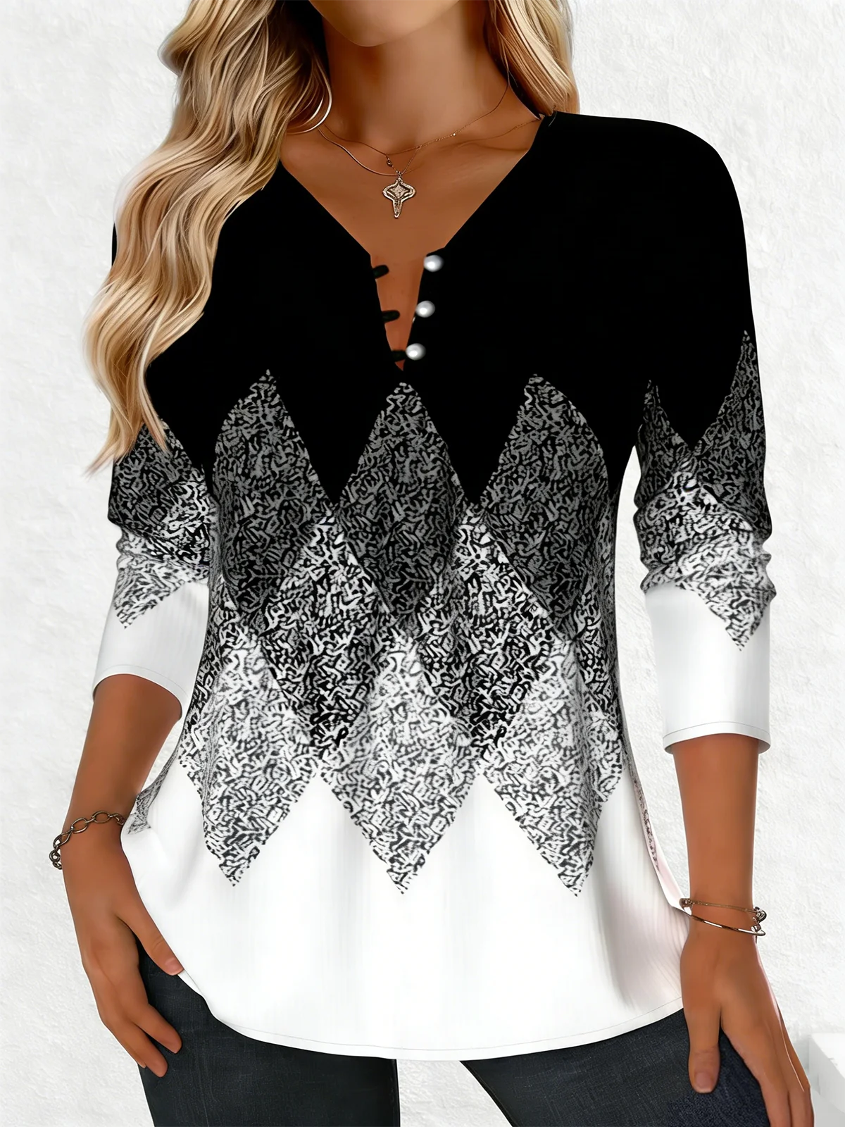 Elegant V Neck Gradient Pattern T-Shirt